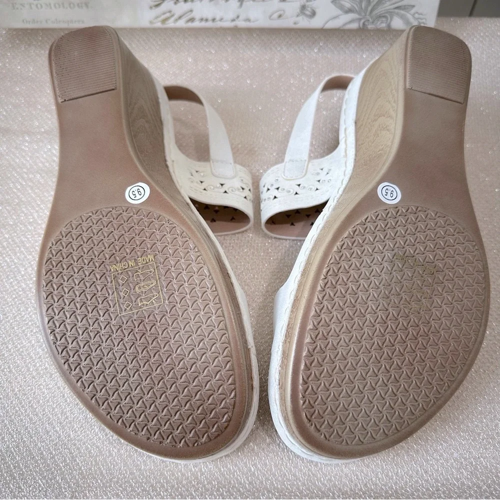 Good Choice Foley White Wedge Sandals with rhinestone accents Size 9.5 No Box